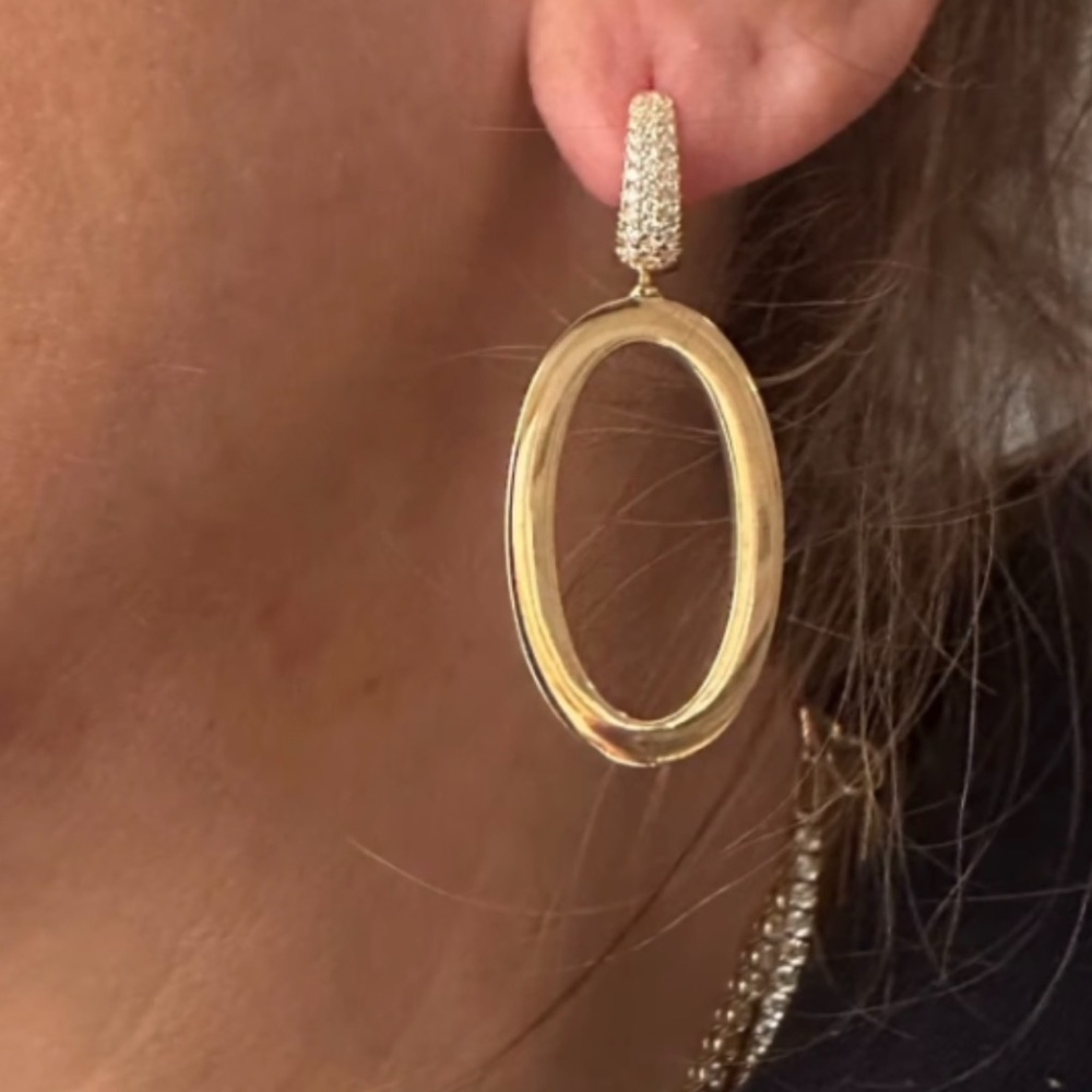 Elegant Gold & Diamond Oval Hoop Earrings